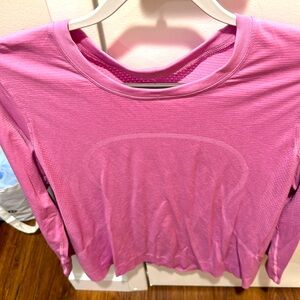 EUC Lululemon Swiftly Relaxed Long Sleeve
Sleeve